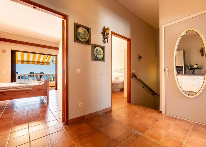 Апартаменти Club Atlantis Ocean View